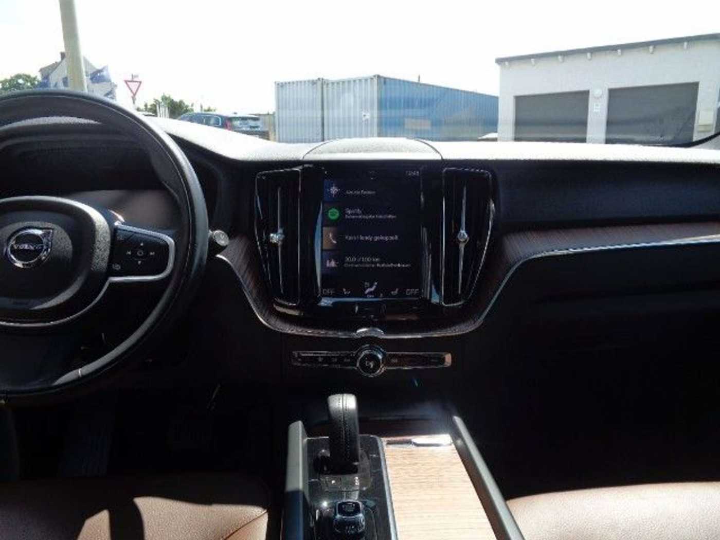 Volvo  Momentum Pro AWD*SD*ACC*BLIS*HUD*VOLL-LED