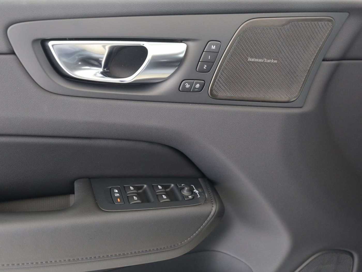 Volvo  T8 Ultimate Dark Recharge PlugIn Hybrid AWD
