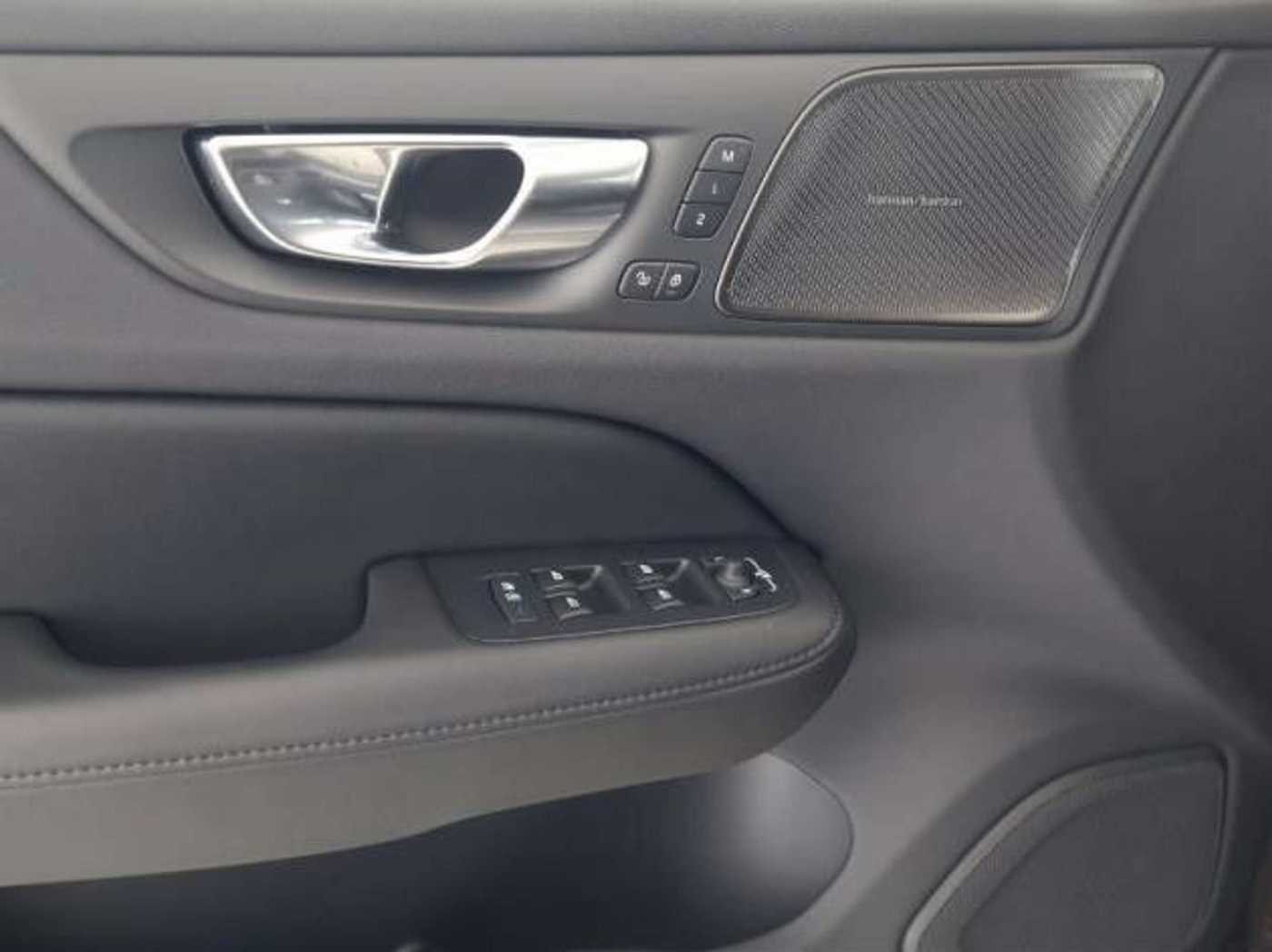 Volvo  Plus Dark*SD*AHK*BLIS*ACC*VOLL-LED*0,99% eff