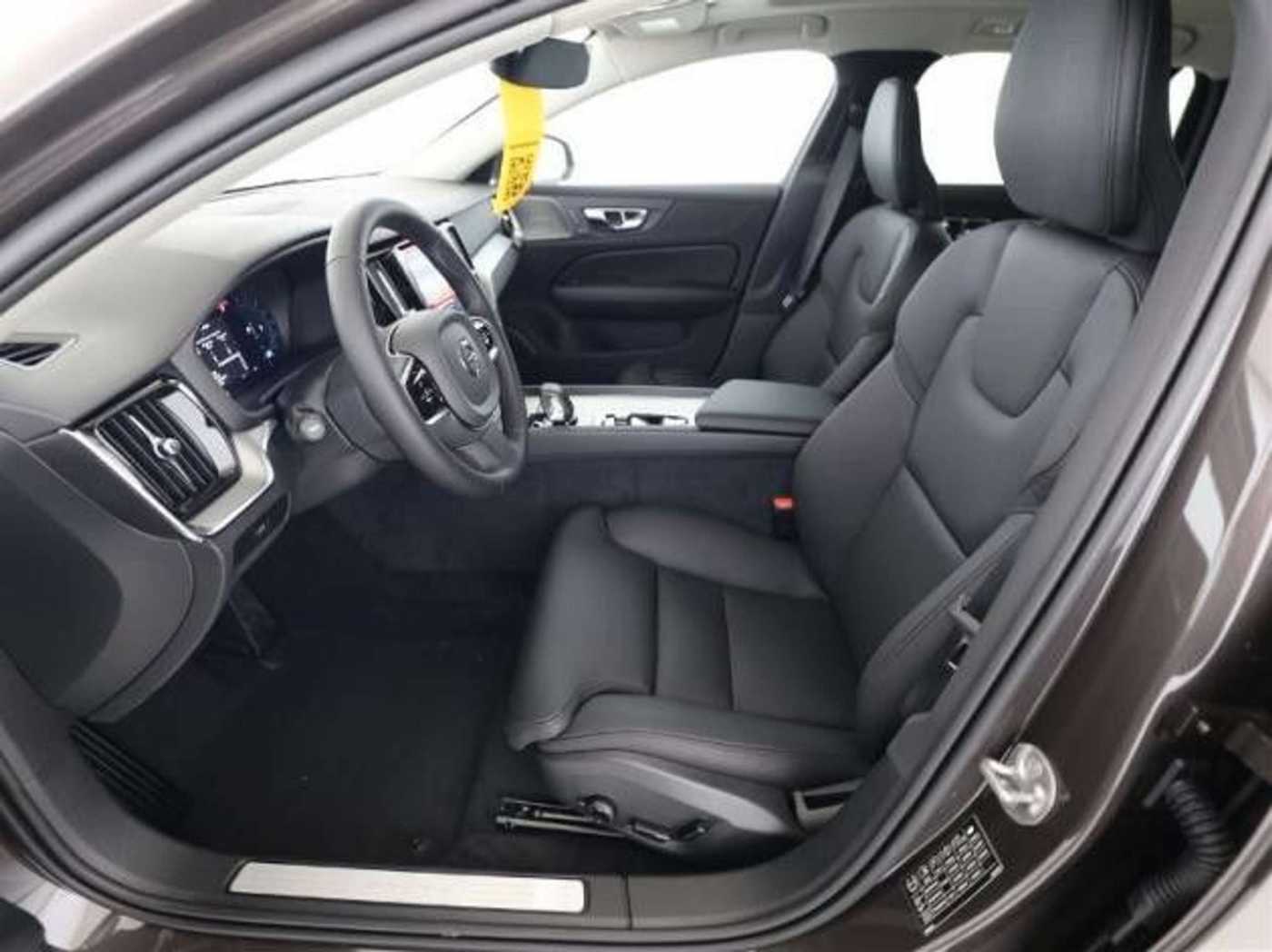 Volvo  Plus Dark*SD*AHK*BLIS*ACC*VOLL-LED*0,99% eff