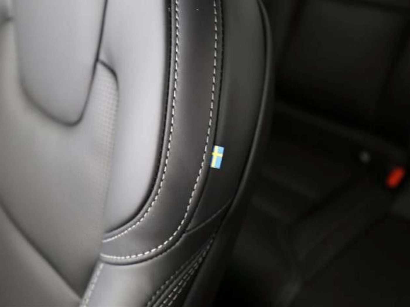 Volvo  Plus Black Edition  Plug-In Hybrid*FOUR-C