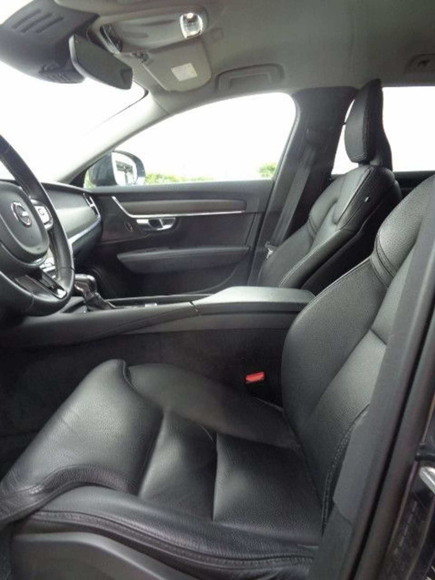 Volvo  Pro AWD