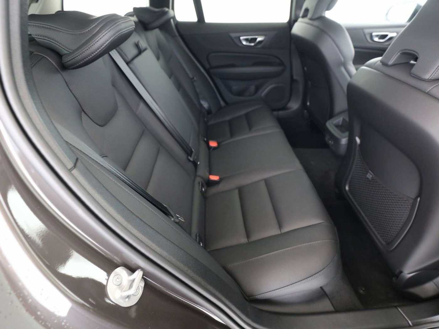 Volvo  Plus Dark*SD*AHK*BLIS*ACC*VOLL-LED*0,99% eff