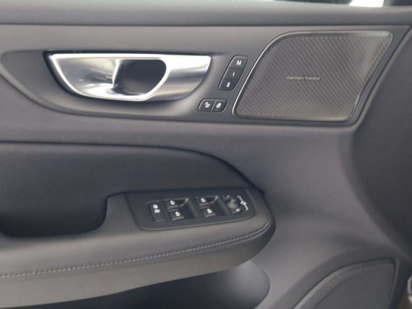 Volvo  Plus Dark*SD*AHK*BLIS*ACC*VOLL-LED*0,99% eff