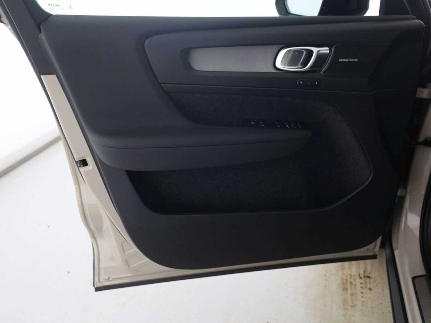 Volvo  Ultra Dark*LEDER*360°*ACC*BLIS*PIXEL-LED