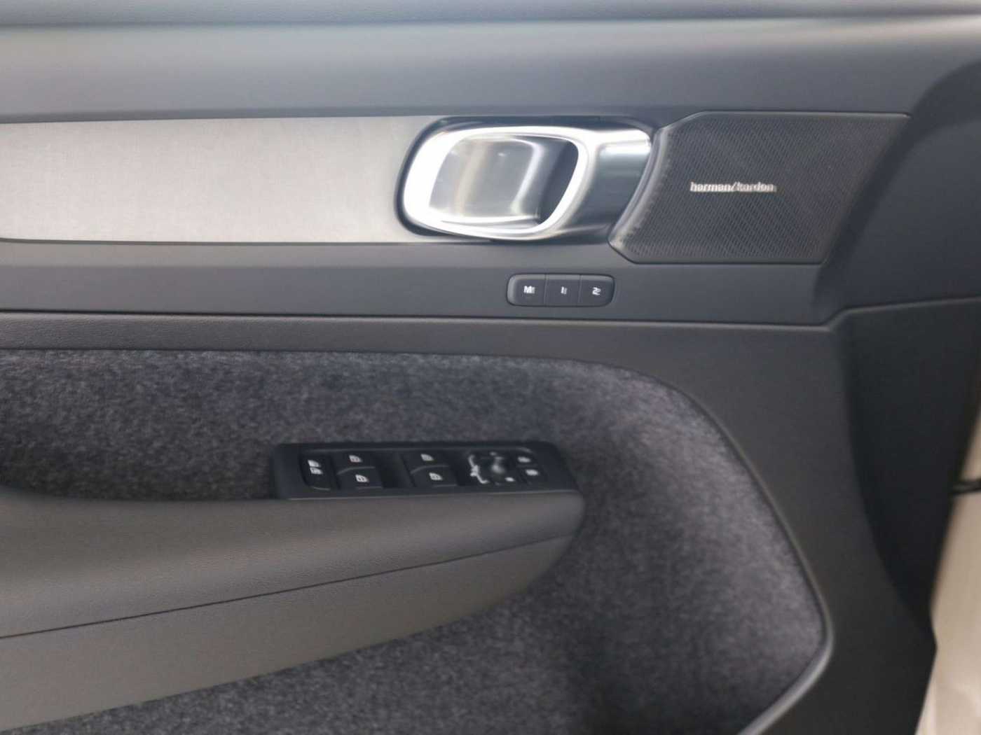 Volvo  Ultra Dark*LEDER*360°*ACC*BLIS*PIXEL-LED
