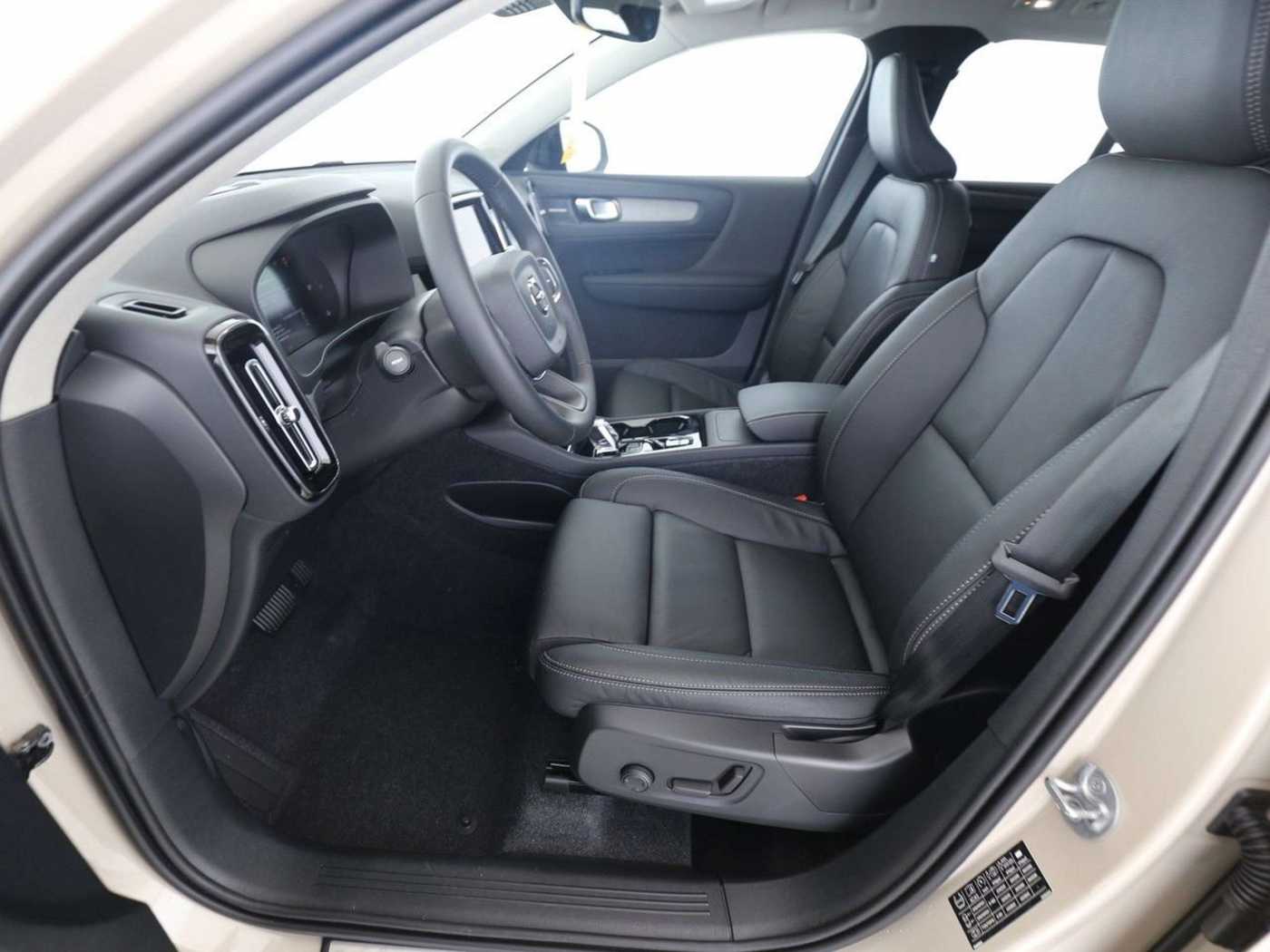 Volvo  Ultra Dark*LEDER*360°*ACC*BLIS*PIXEL-LED