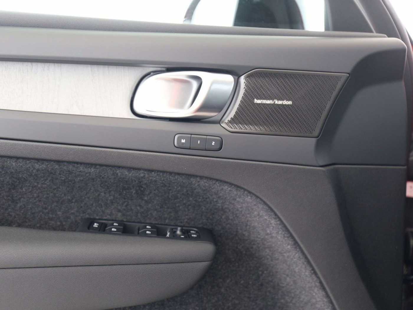 Volvo  Ultra Dark*LEDER*ACC*BLIS*PIXEL LED*ALARM
