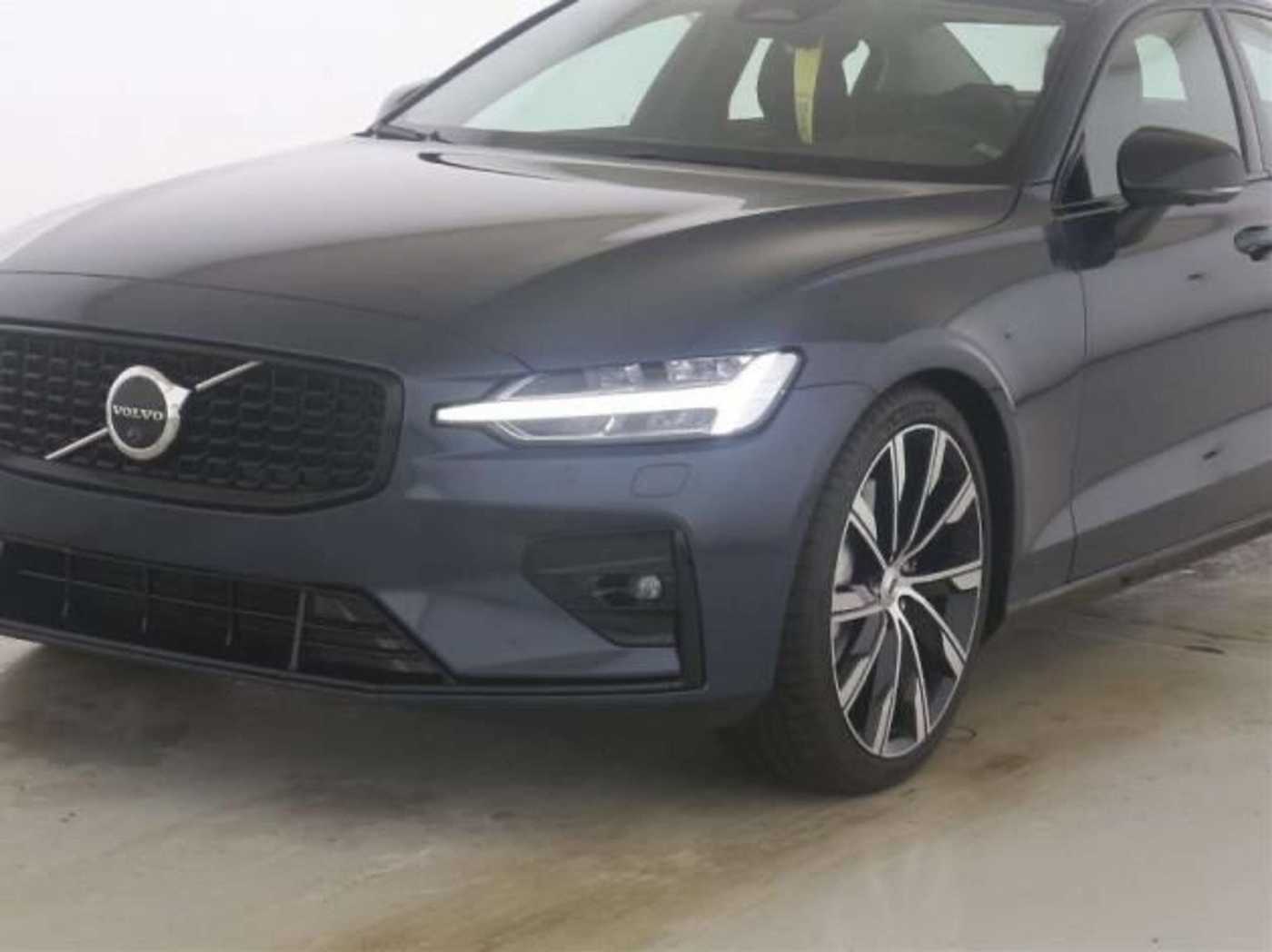 Volvo  Plus Dark*PANOSD*STH*360°