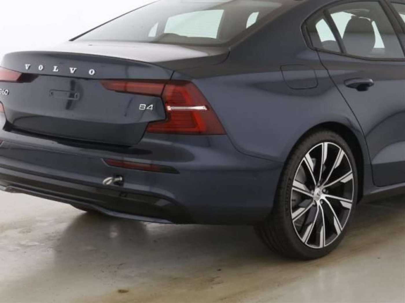 Volvo  Plus Dark*PANOSD*STH*360°