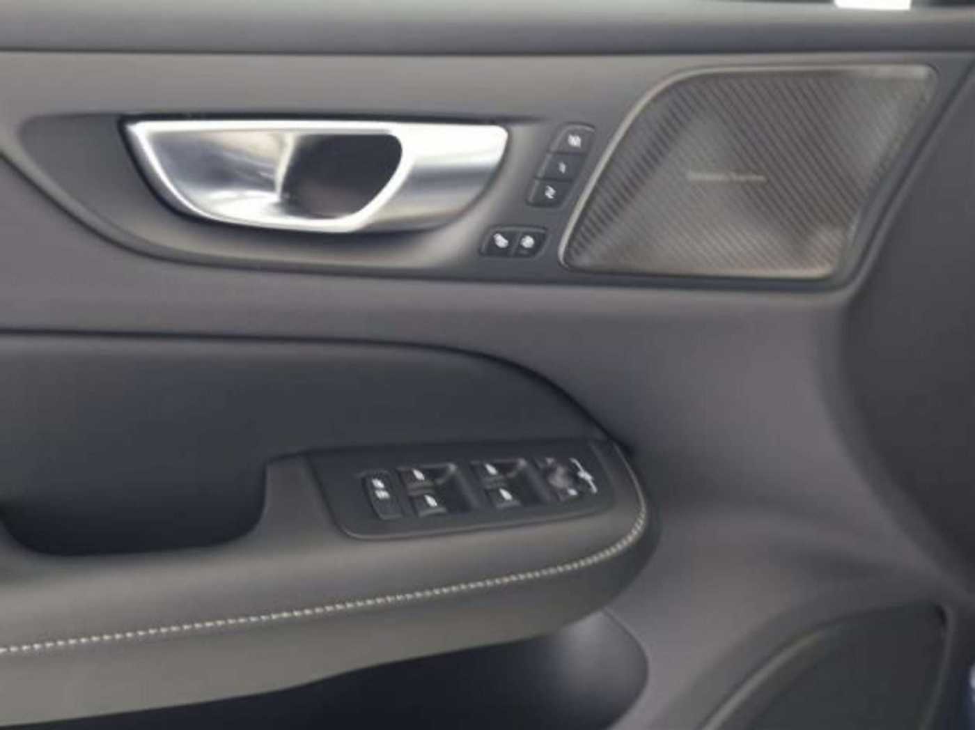 Volvo  Plus Dark*PANOSD*STH*360°