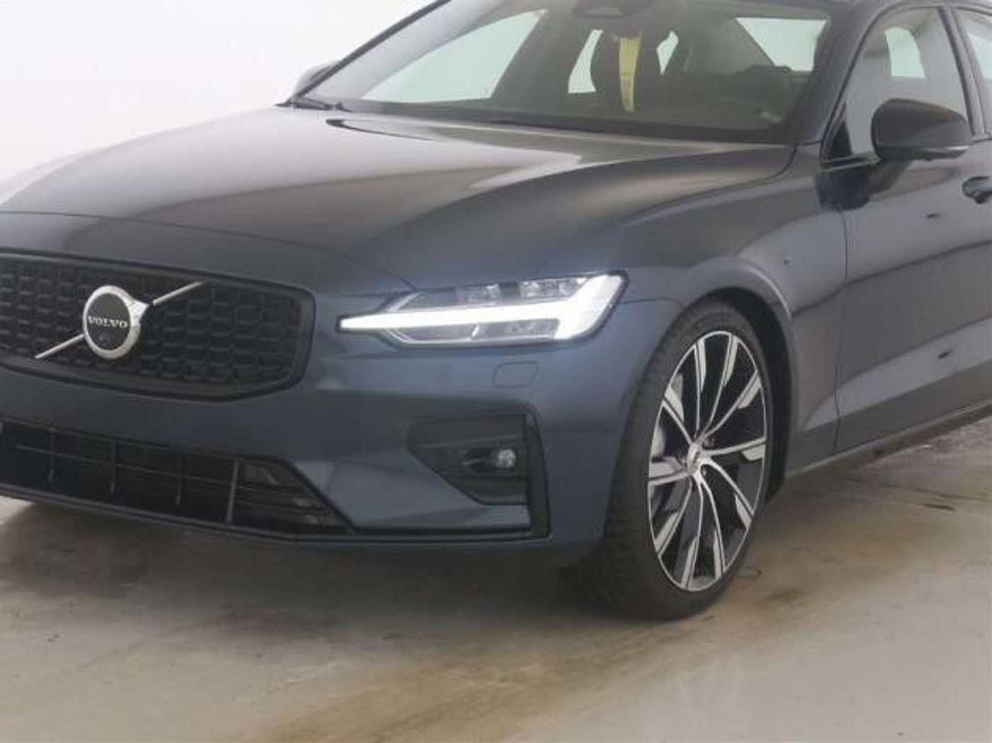 Volvo  Plus Dark*STH*360°*BLIS*ACC*PANOSD*HARMAN*20