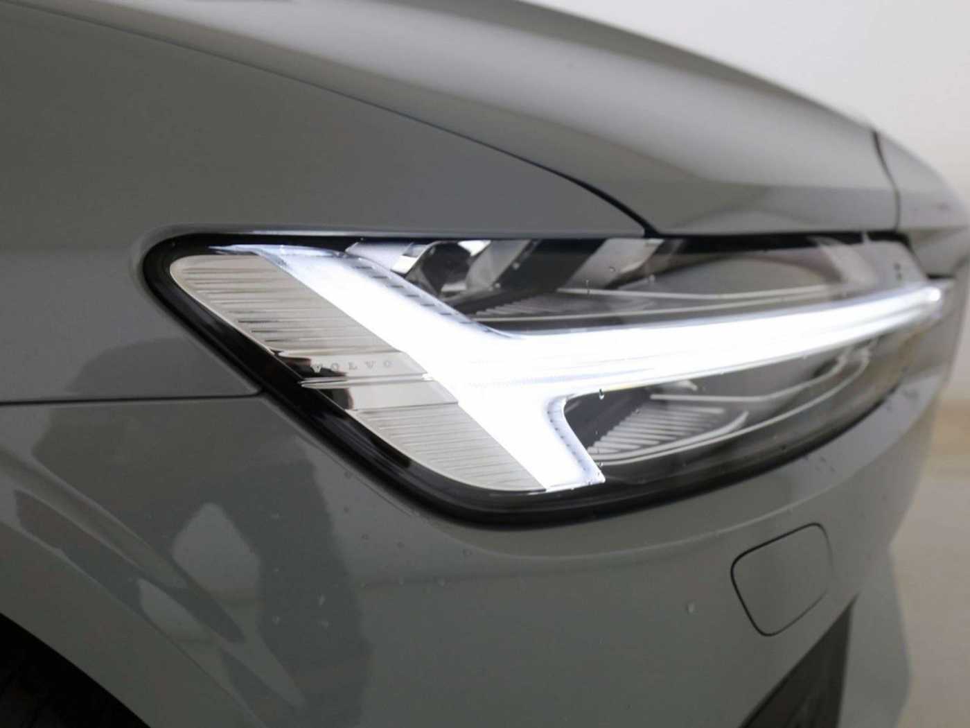Volvo  B4 Core*ABSTANDSTEMPOMAT*BLIS*VOLL-LED*KAM