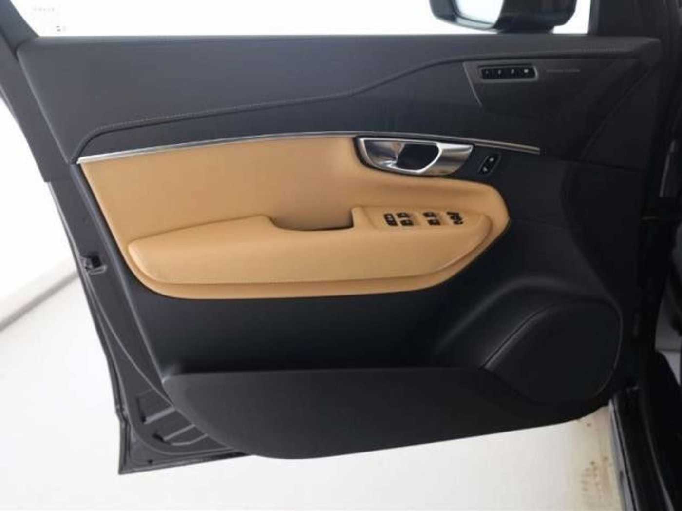 Volvo  Ultra Bright Recharge Plug-In Hybrid*AMBER