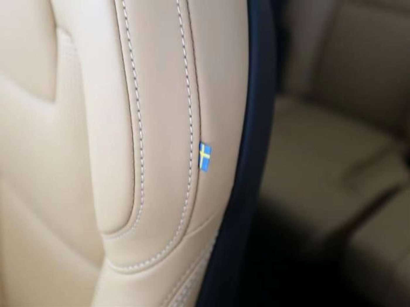 Volvo  Ultra Bright Recharge Plug-In Hybrid*AMBER