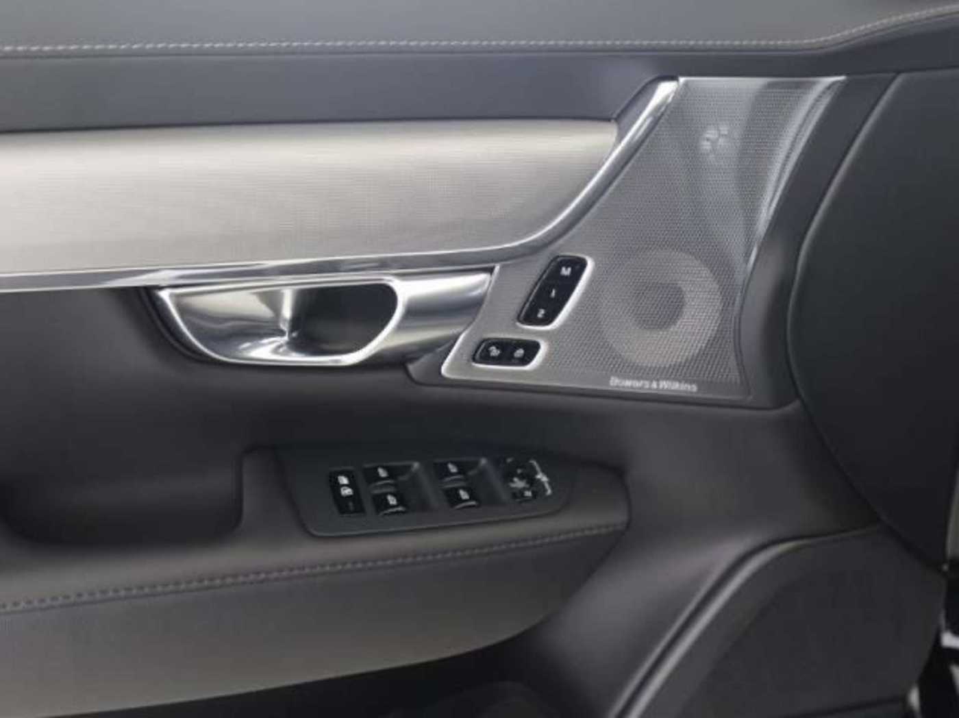 Volvo  Ultimate Bright Plug-In Hybrid*BOWERS*360