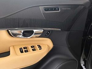 Volvo  Ultra Bright Recharge Plug-In Hybrid*AMBER