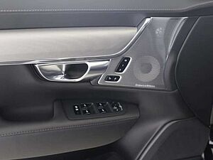 Volvo  Ultimate Bright Plug-In Hybrid*BOWERS*360