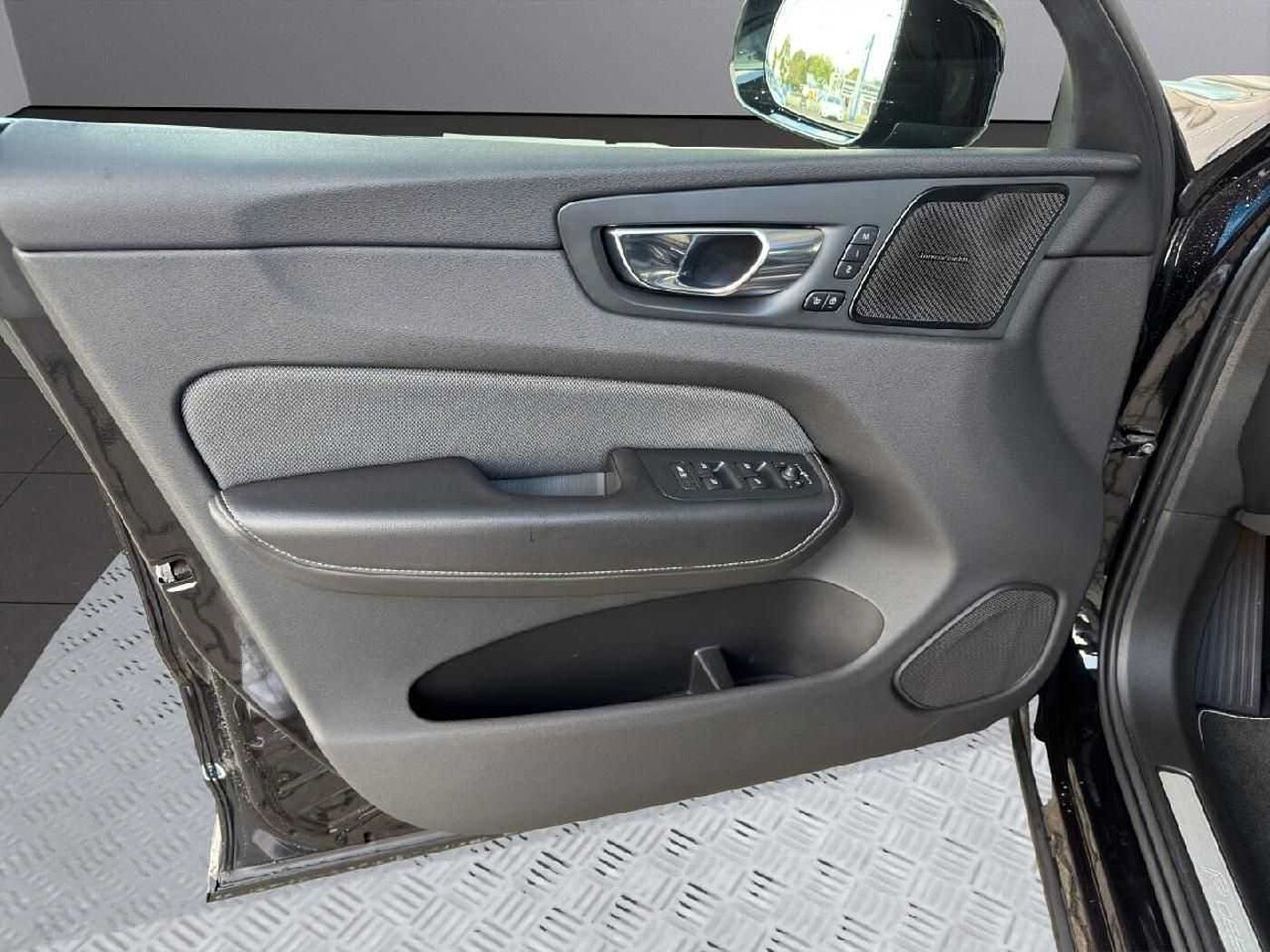 Volvo  R Design 2WD *AHK* Licht Paket* Standheizun