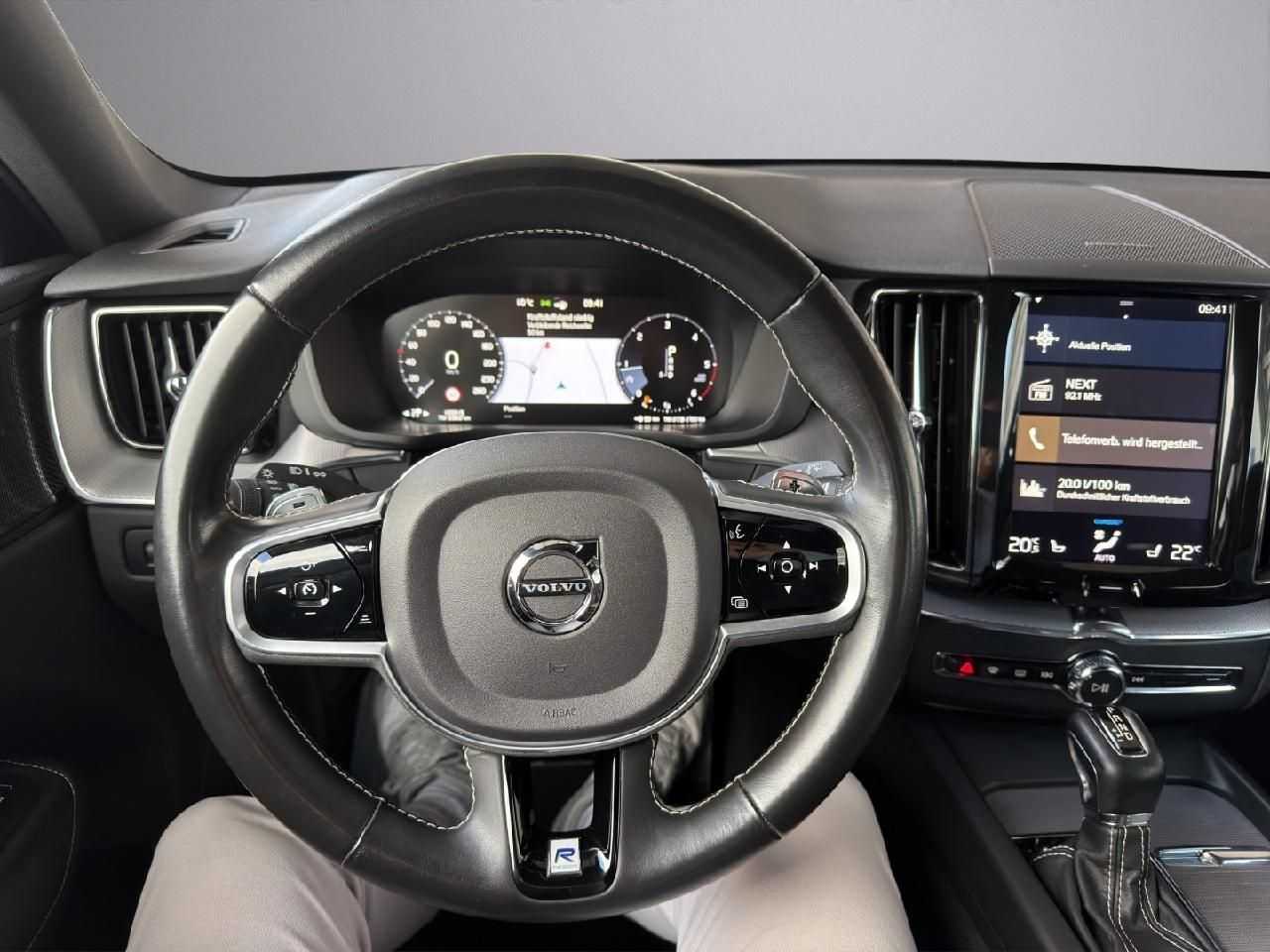 Volvo  R Design 2WD *AHK* Licht Paket* Standheizun