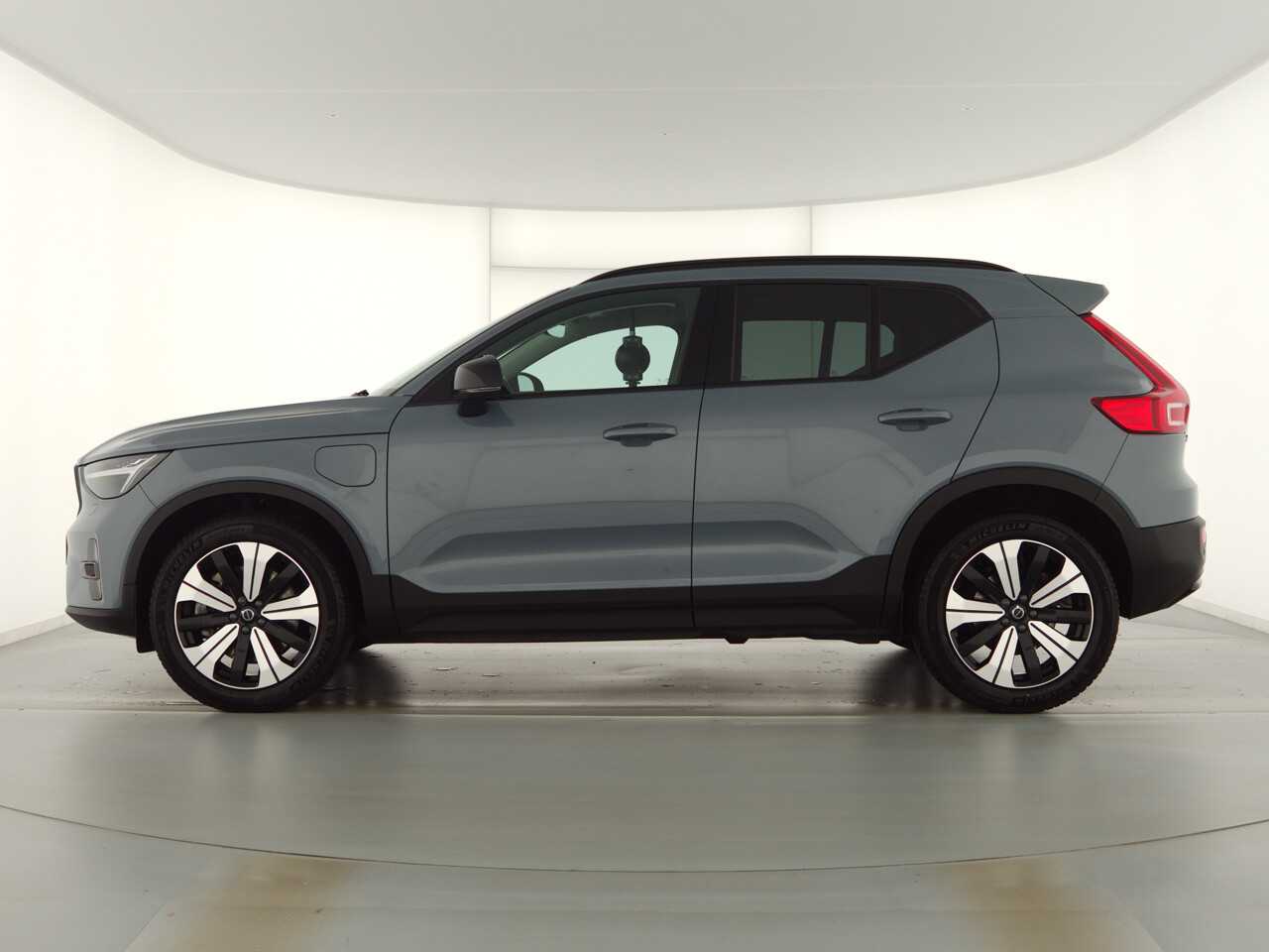 Volvo  XC40 Recharge Plus, T5 Plug-in Hybrid, Elektrisch/Benzin, Dark