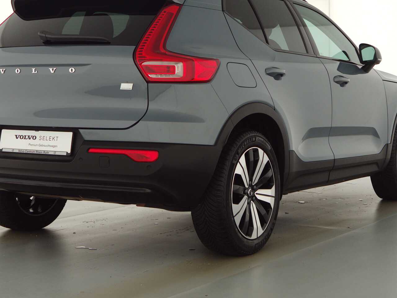 Volvo  XC40 Recharge Plus, T5 Plug-in Hybrid, Elektrisch/Benzin, Dark