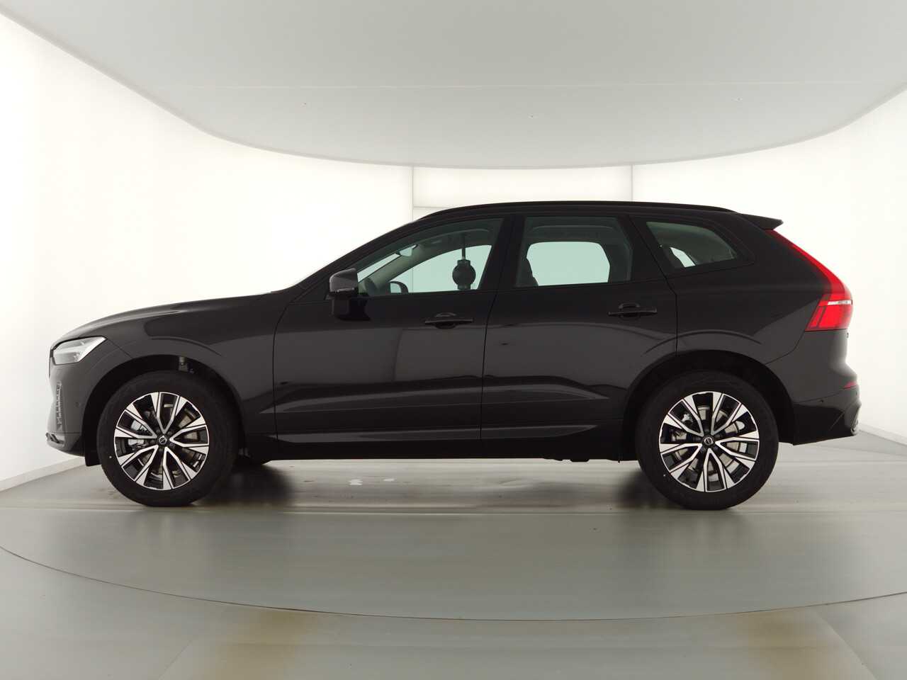 Volvo  XC60 Plus, B4 Mild-Hybrid, Diesel, Dark