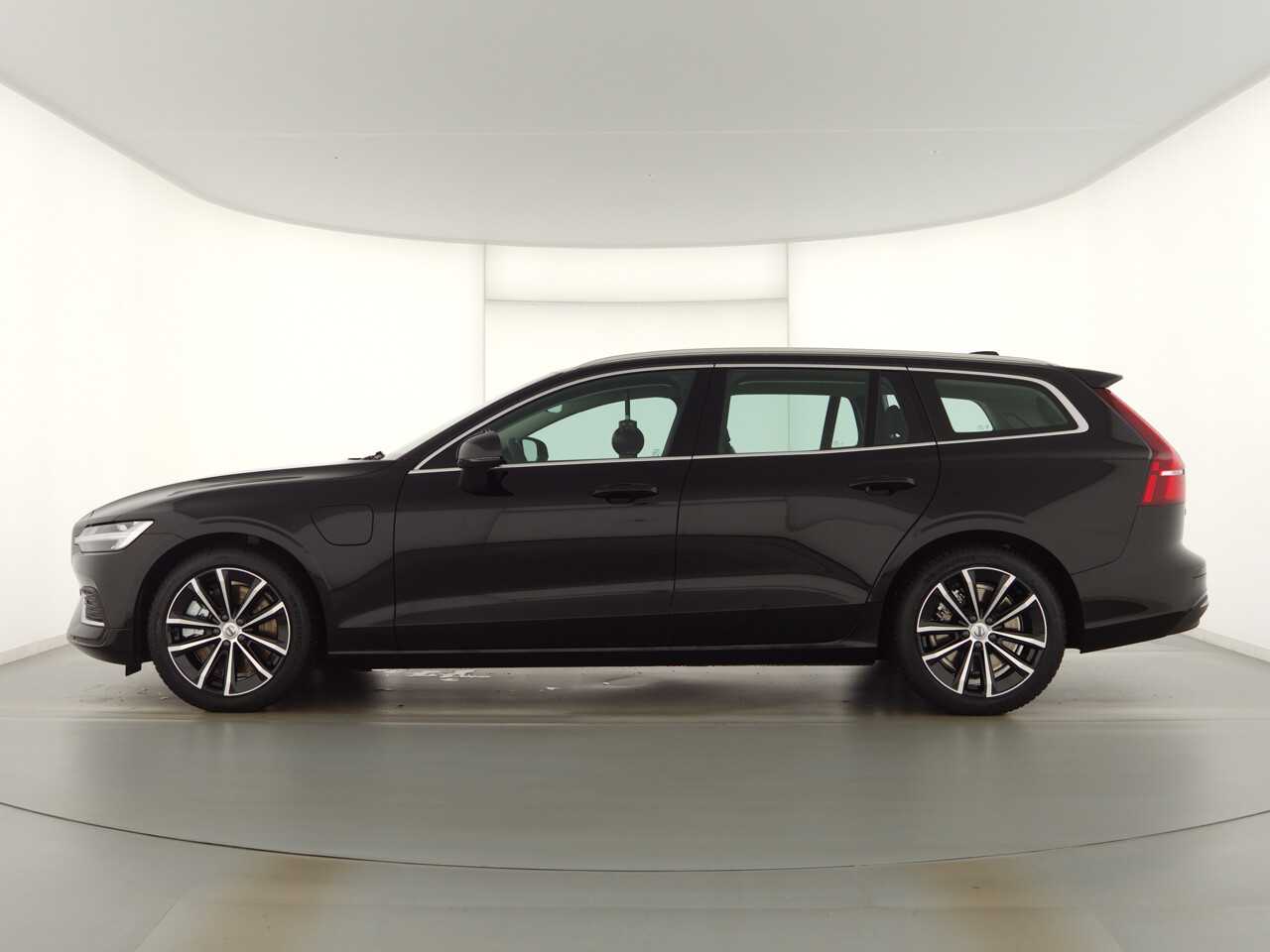 Volvo  V60 Recharge Essential, T6 AWD Plug-in Hybrid, Elektrisch/Benzin, Bright