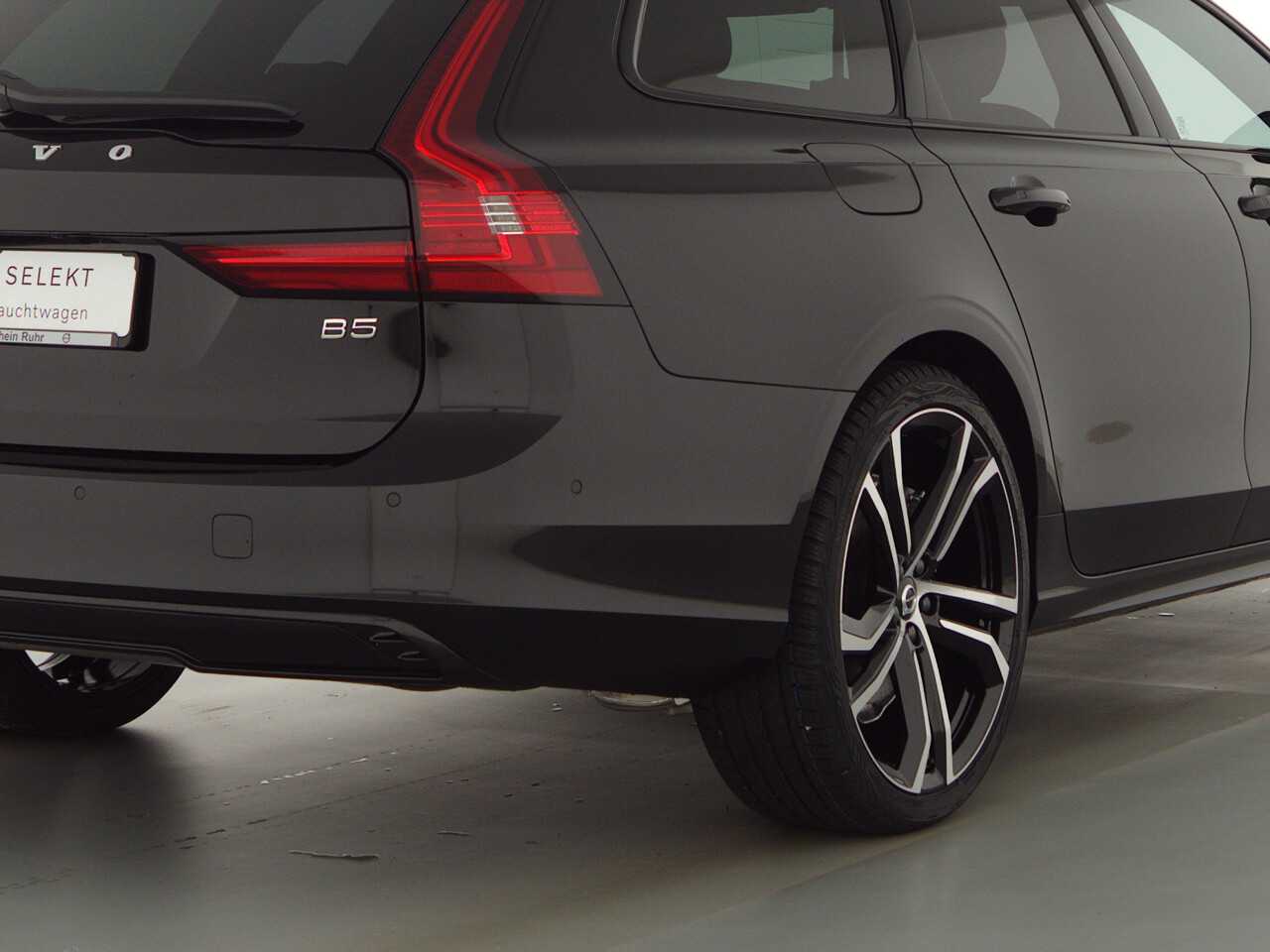 Volvo  V90 Ultimate, B5 Mild-Hybrid, Benzin, Dark