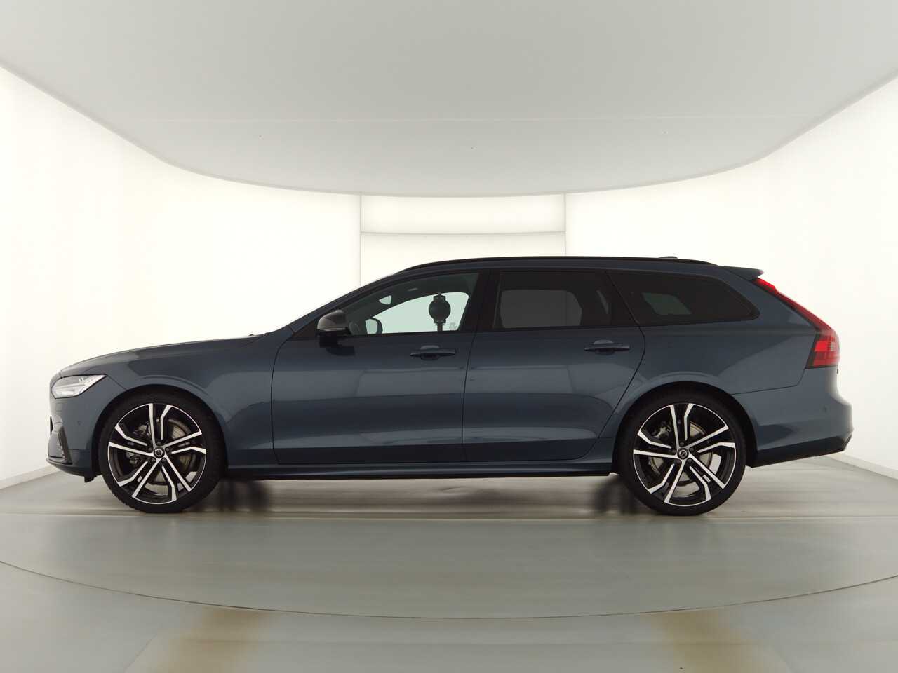 Volvo  V90 Ultimate, B5 Mild-Hybrid, Benzin, Dark