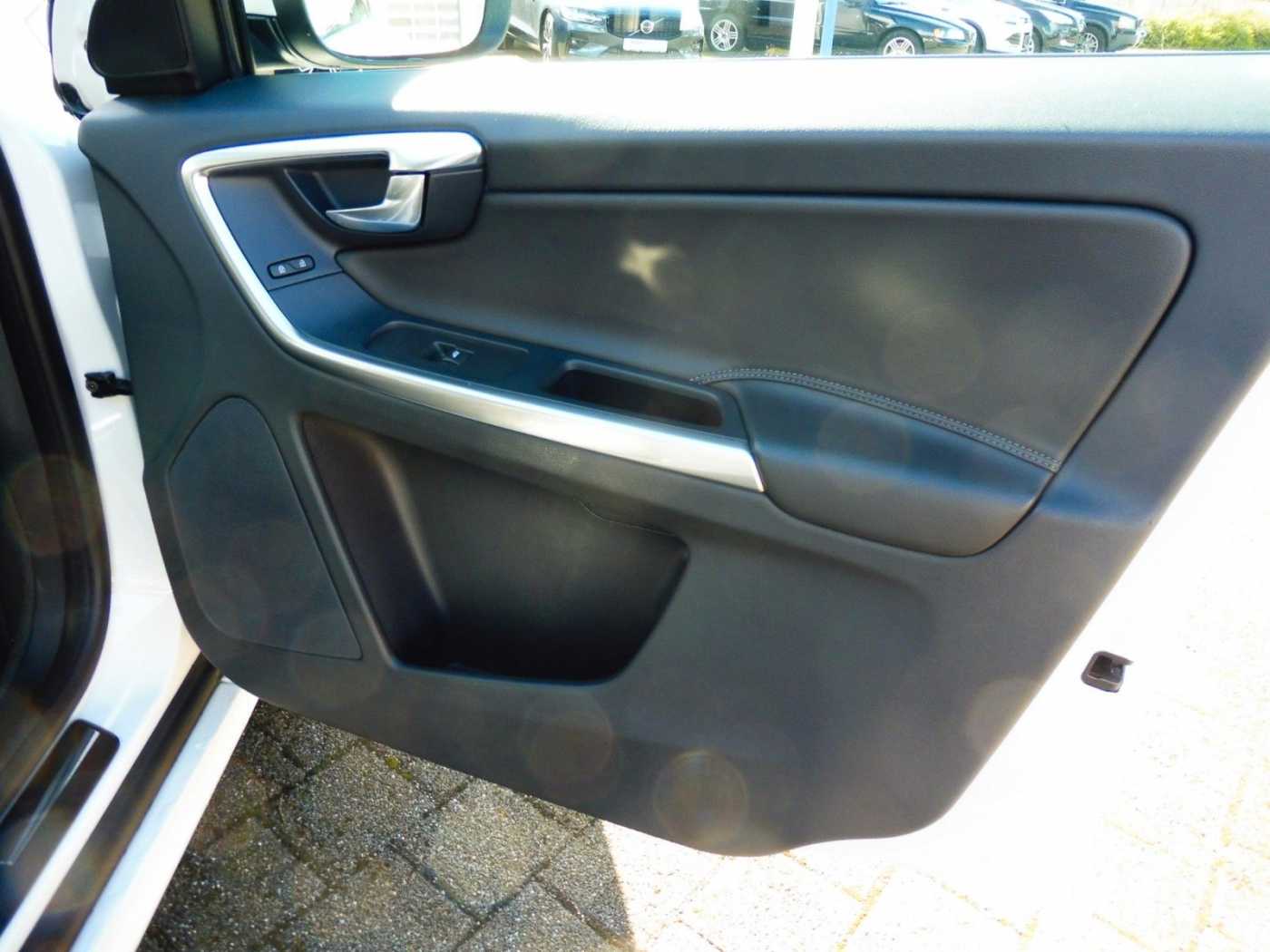 Volvo  D5 Momentum AWD