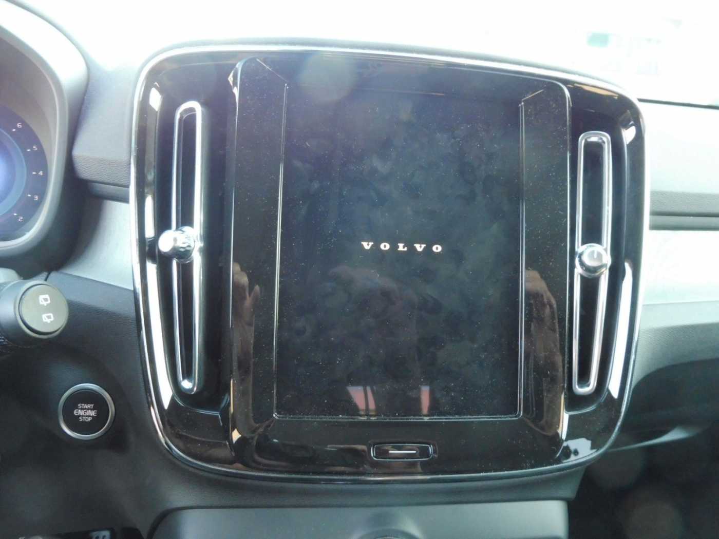 Volvo  B4 Plus Dark 2WD