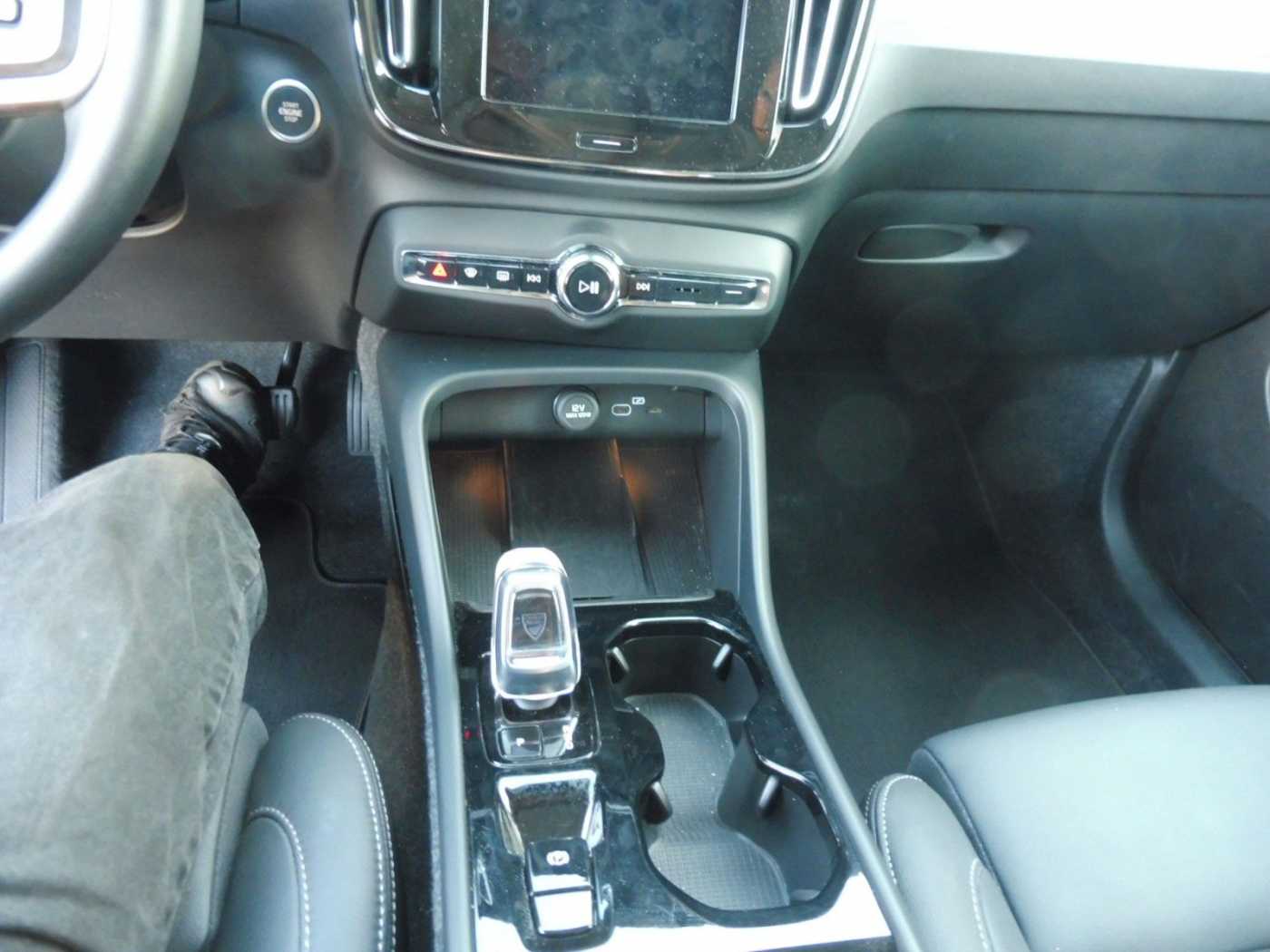 Volvo  B4 Plus Dark 2WD