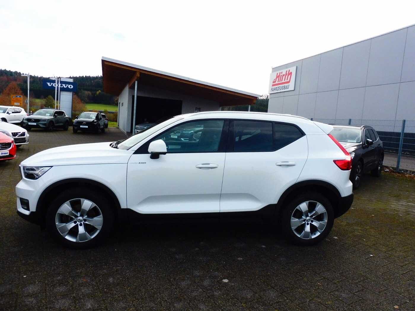 Volvo  B4 Momentum Pro AWD