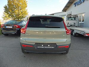 Volvo  B4 Plus Dark 2WD