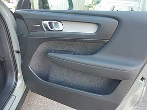 Volvo  B4 Plus Dark 2WD