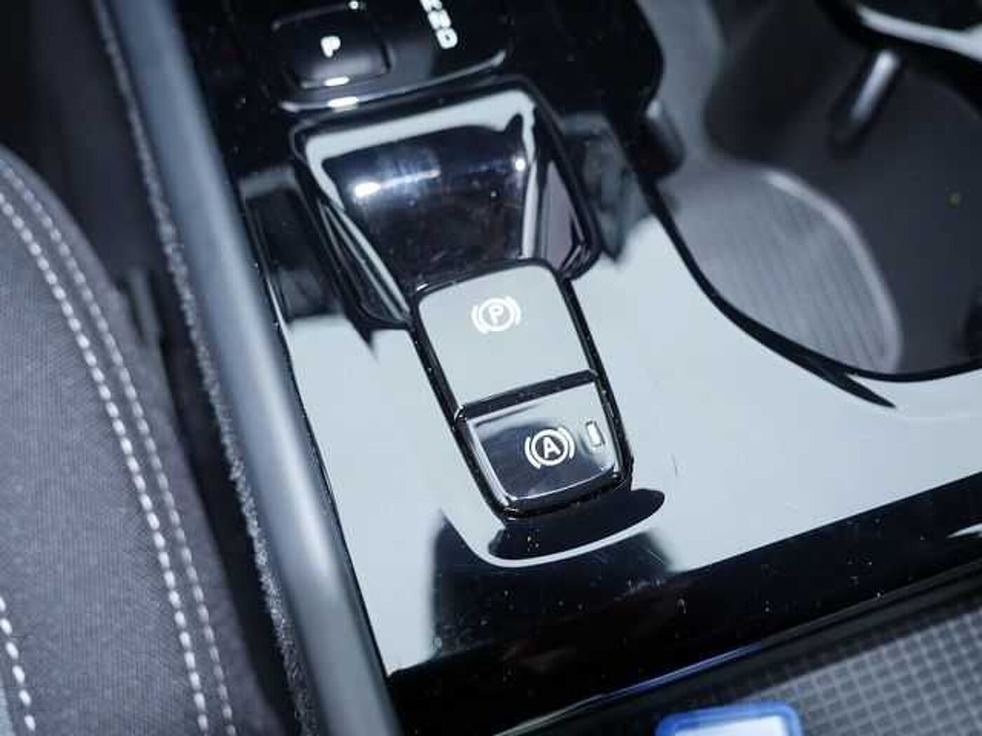 Volvo  T4 Plus Bright Recharge NAVI STANDHZ LED