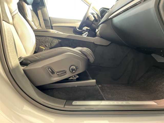 Volvo  Recharge T8 AWD Ultra Dark Plug-In Hybrid 7-Sitzer StandHZG Allrad HUD El. Panod