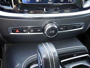 Volvo  T8 AWD Twin Engine R-Design HUD STANDHZ LED