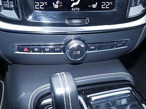 Volvo  Recharge T6 AWD R-Design H K NAVI AHK LED