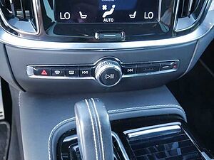 Volvo  T8 AWD Twin Engine R-Design ACC HUD LED 360