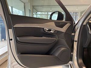 Volvo  Recharge T8 AWD Ultra Dark Plug-In Hybrid 7-Sitzer StandHZG Allrad HUD El. Panod