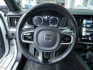 Volvo  T8 AWD Twin Engine R-Design AHK LED 360°