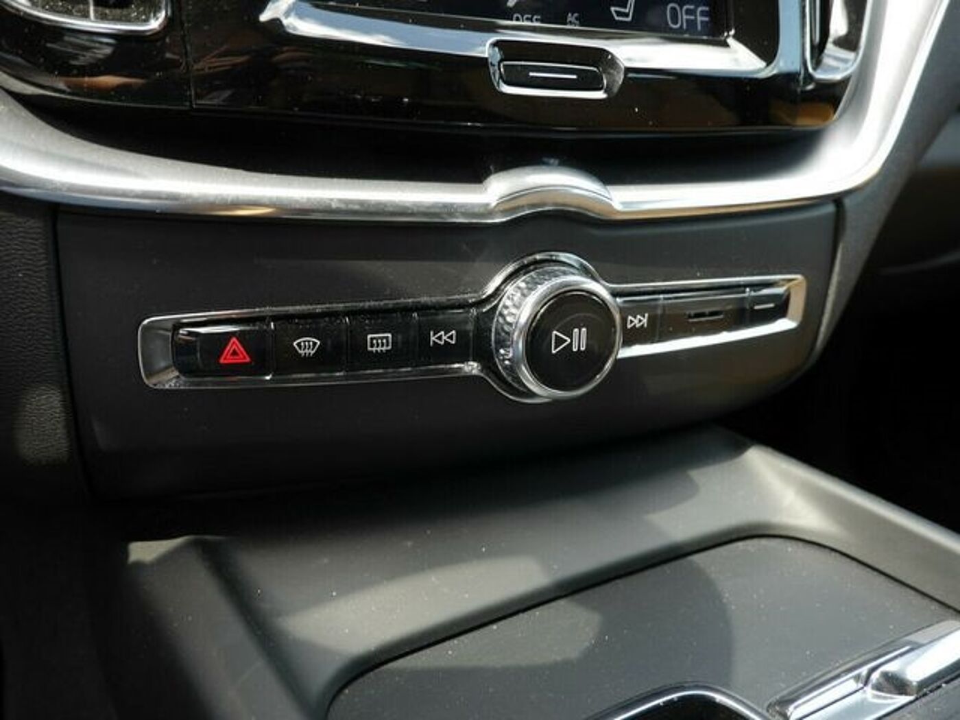 Volvo  D5 AWD Momentum KAMERA NAVI LED W-LAN EU6