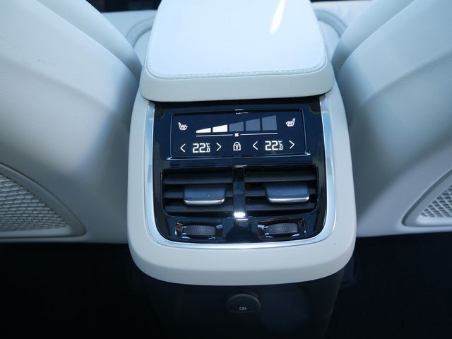 Volvo  Recharge T8 AWD Ultimate Bright STANDHZ LED