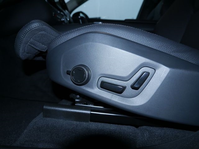 Volvo  B5 AWD Plus Dark PDC SHZ KAMERA NAVI LED