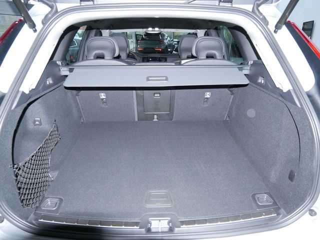Volvo  B5 AWD Plus Dark PDC SHZ KAMERA NAVI LED