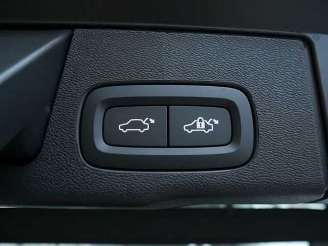 Volvo  B5 AWD Plus Dark PDC SHZ KAMERA NAVI LED