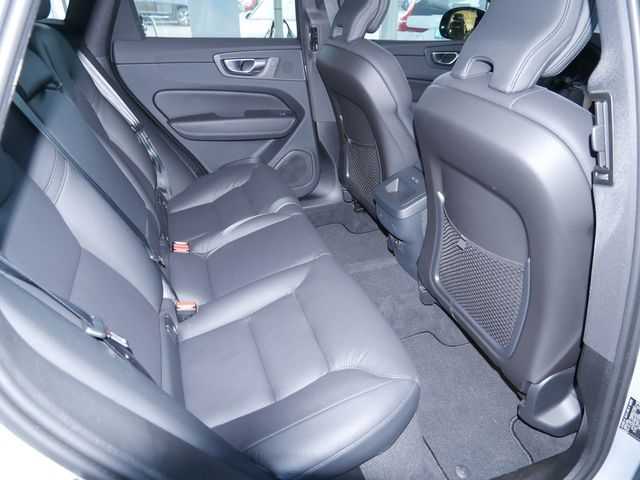 Volvo  B5 AWD Plus Dark PDC SHZ KAMERA NAVI LED