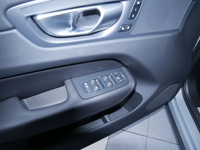 Volvo  B5 AWD Plus Dark PDC SHZ KAMERA NAVI LED